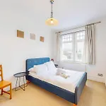 2-Bed Flat Steps To Wimbledon Park & Tube